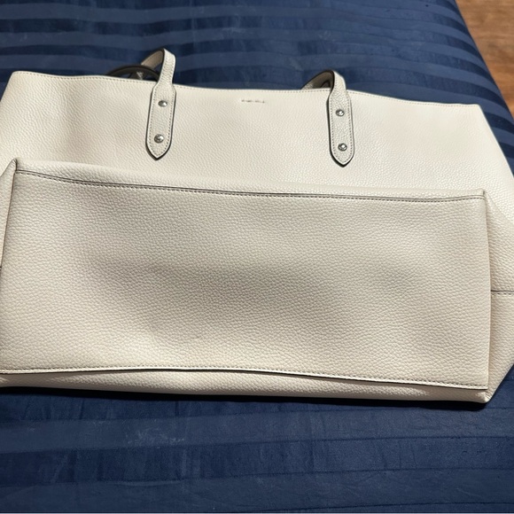Coach Cream Tote Bag with Elegant Minimalist Design - Picture 3 of 6